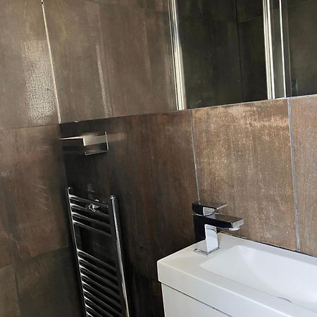 Bright one bedroom apartment in Chiswick Londen Buitenkant foto