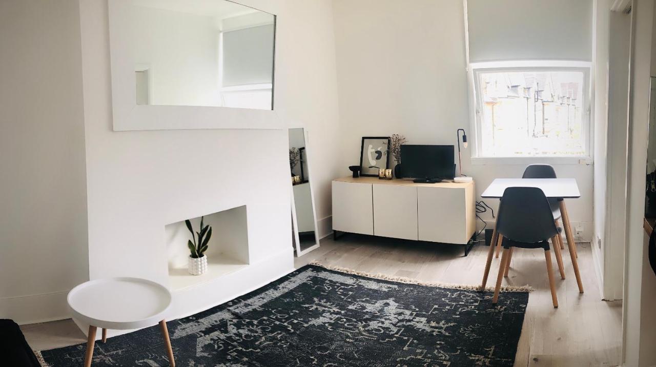 Bright one bedroom apartment in Chiswick Londen Buitenkant foto