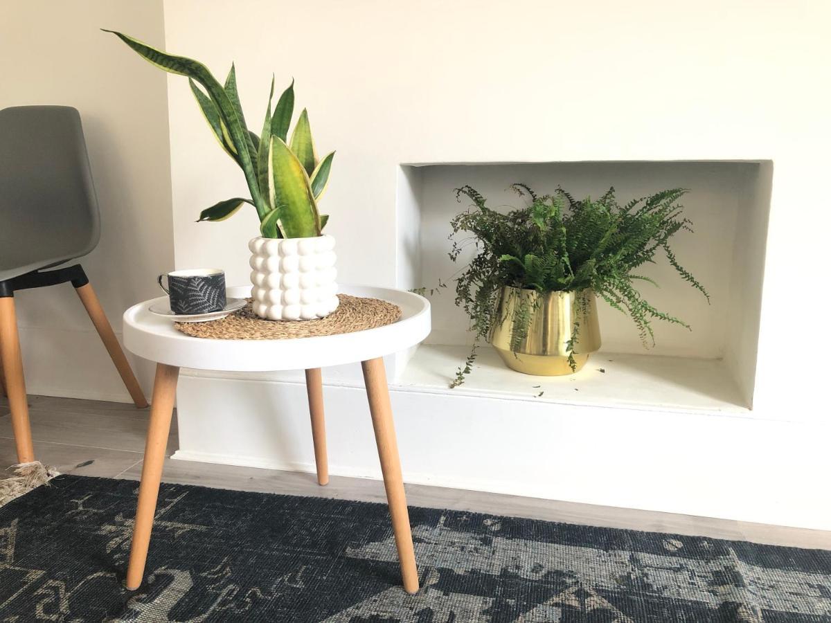 Bright one bedroom apartment in Chiswick Londen Buitenkant foto