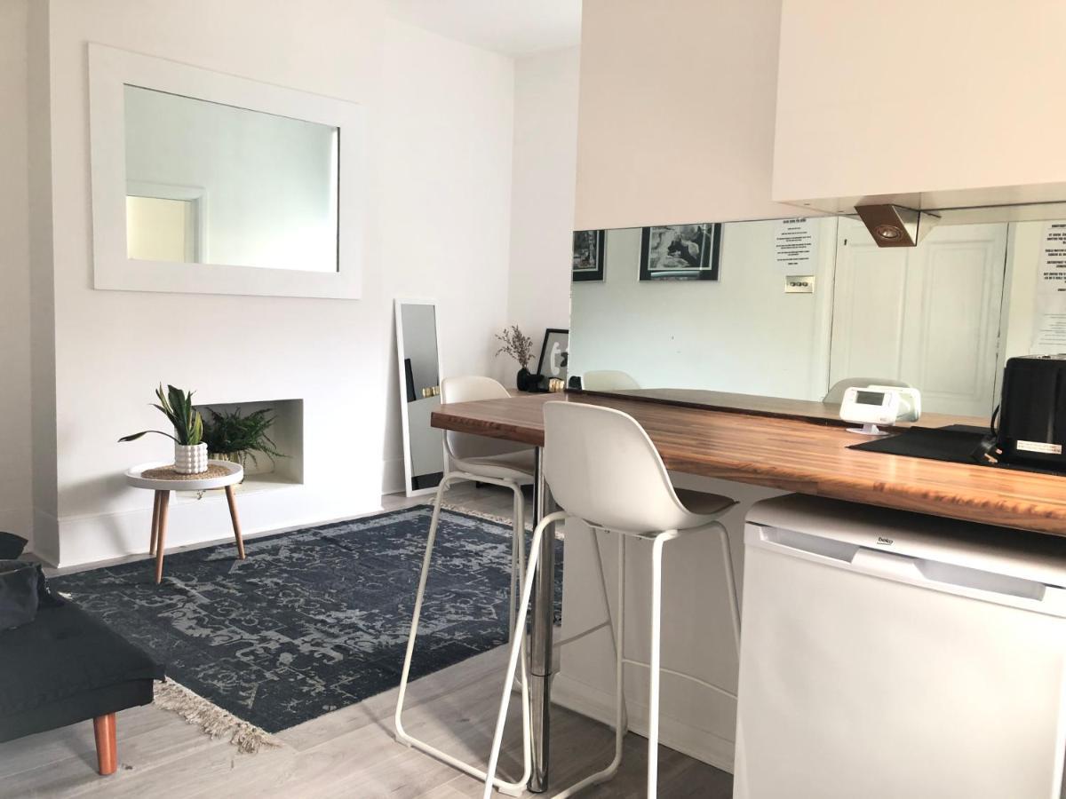 Bright one bedroom apartment in Chiswick Londen Buitenkant foto