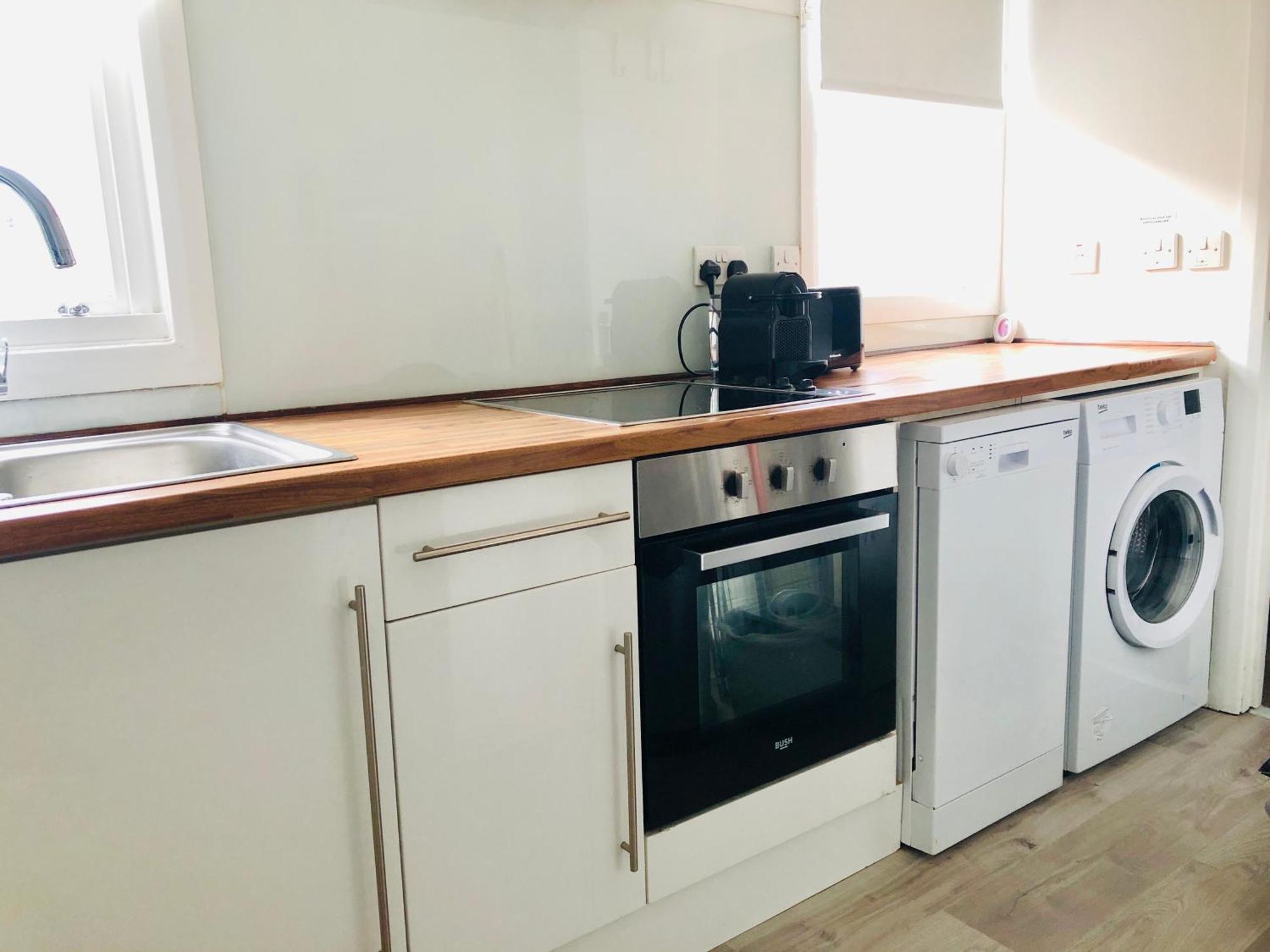 Bright one bedroom apartment in Chiswick Londen Buitenkant foto