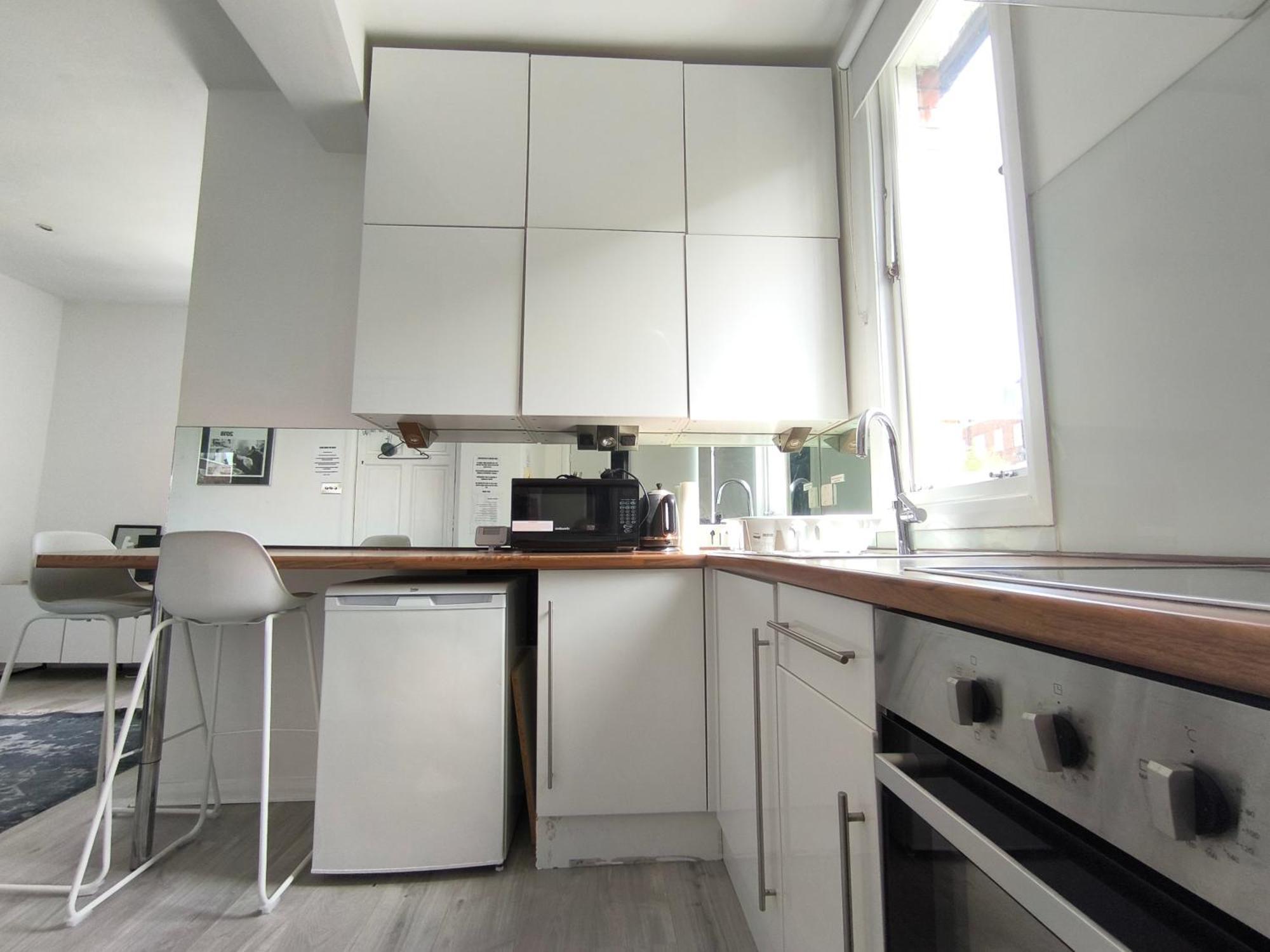 Bright one bedroom apartment in Chiswick Londen Buitenkant foto