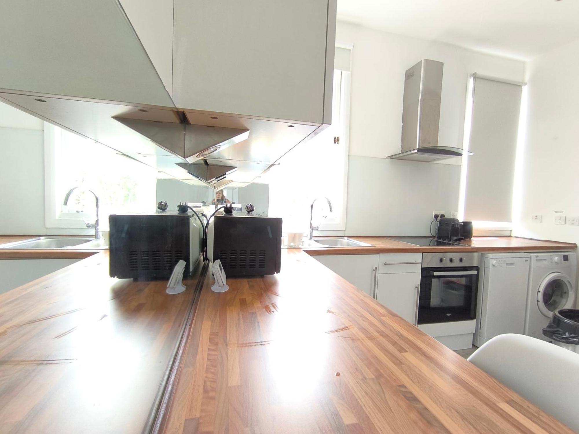 Bright one bedroom apartment in Chiswick Londen Buitenkant foto