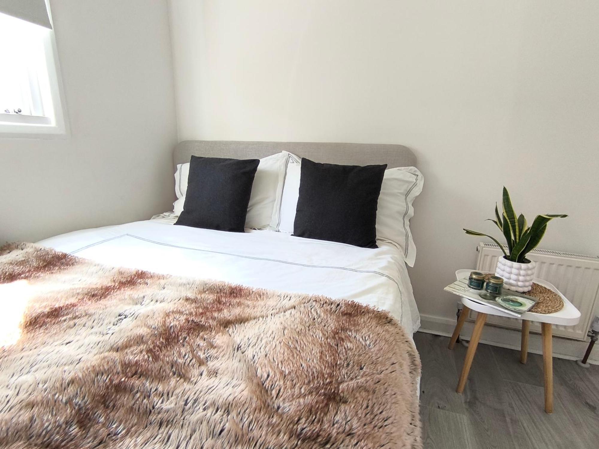 Bright one bedroom apartment in Chiswick Londen Buitenkant foto