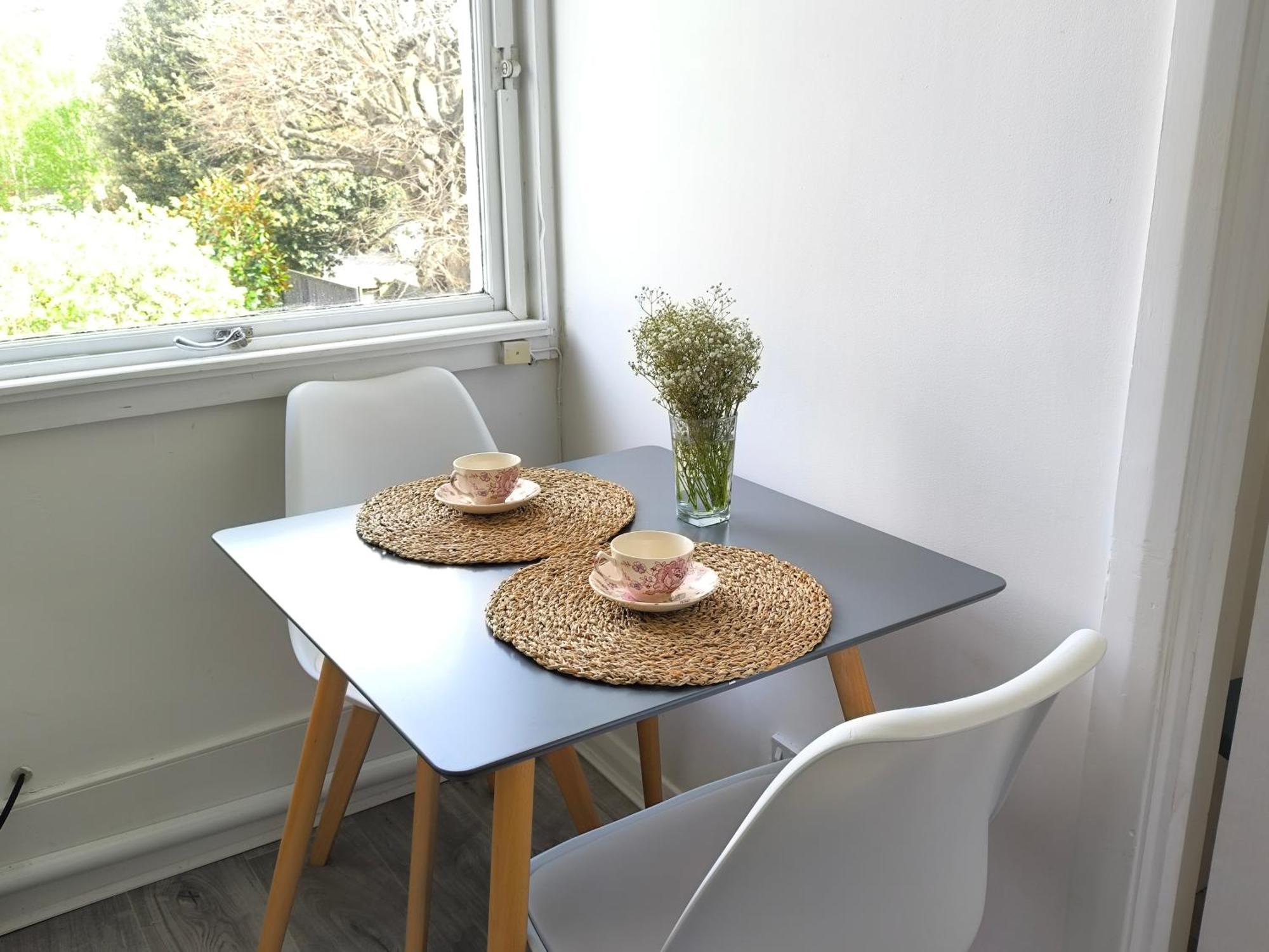 Bright one bedroom apartment in Chiswick Londen Buitenkant foto