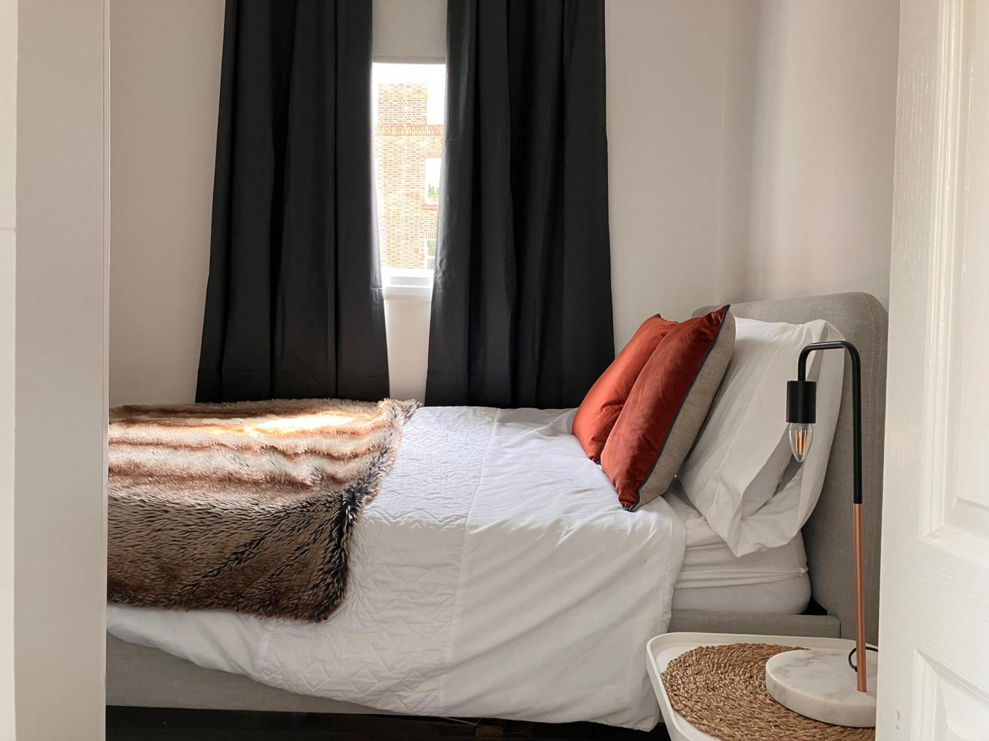 Bright one bedroom apartment in Chiswick Londen Buitenkant foto